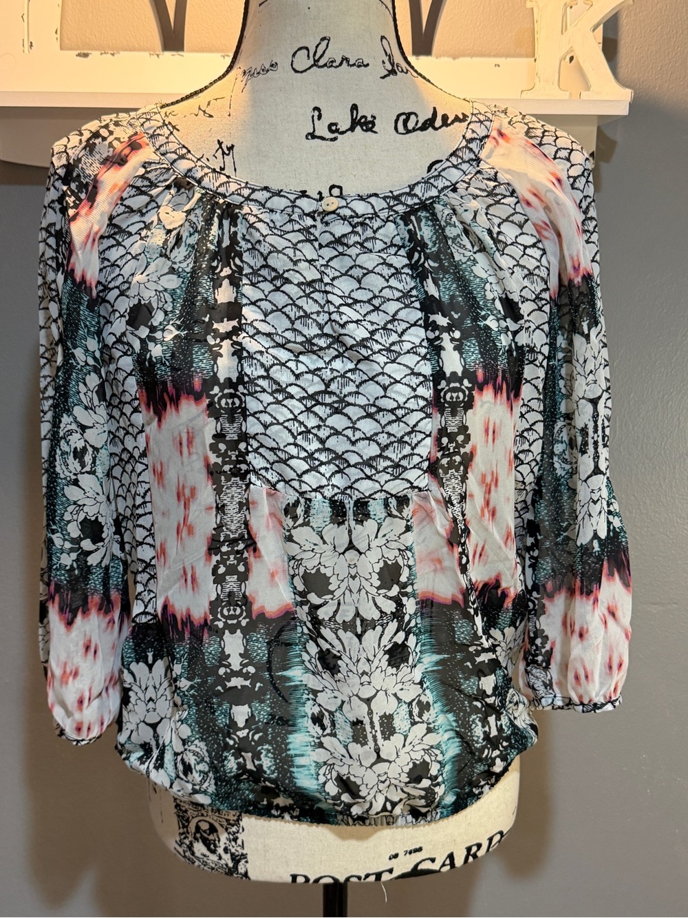FIG & FLOWER MIXED PRINT PEASANT TOP SZ PS